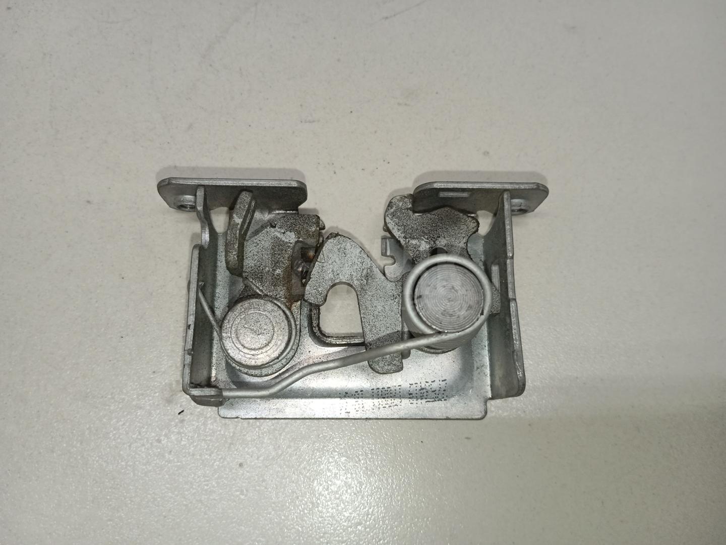Замок капота для  BMW 1-serie E82/E88 2007-2013