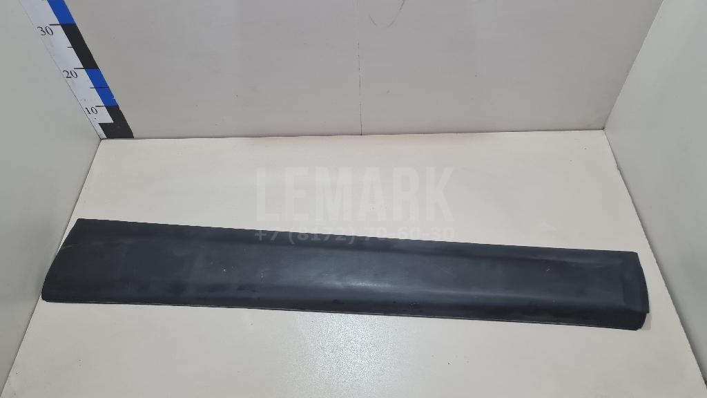 Накладка двери передней правой 808704EA0A Nissan