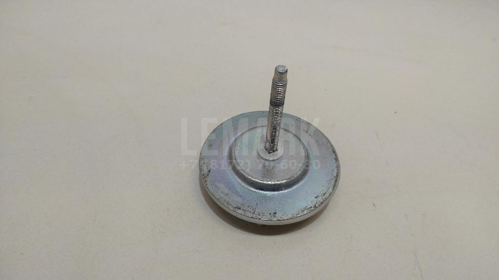 Болт крепления запасного колеса 7481040U0A Nissan