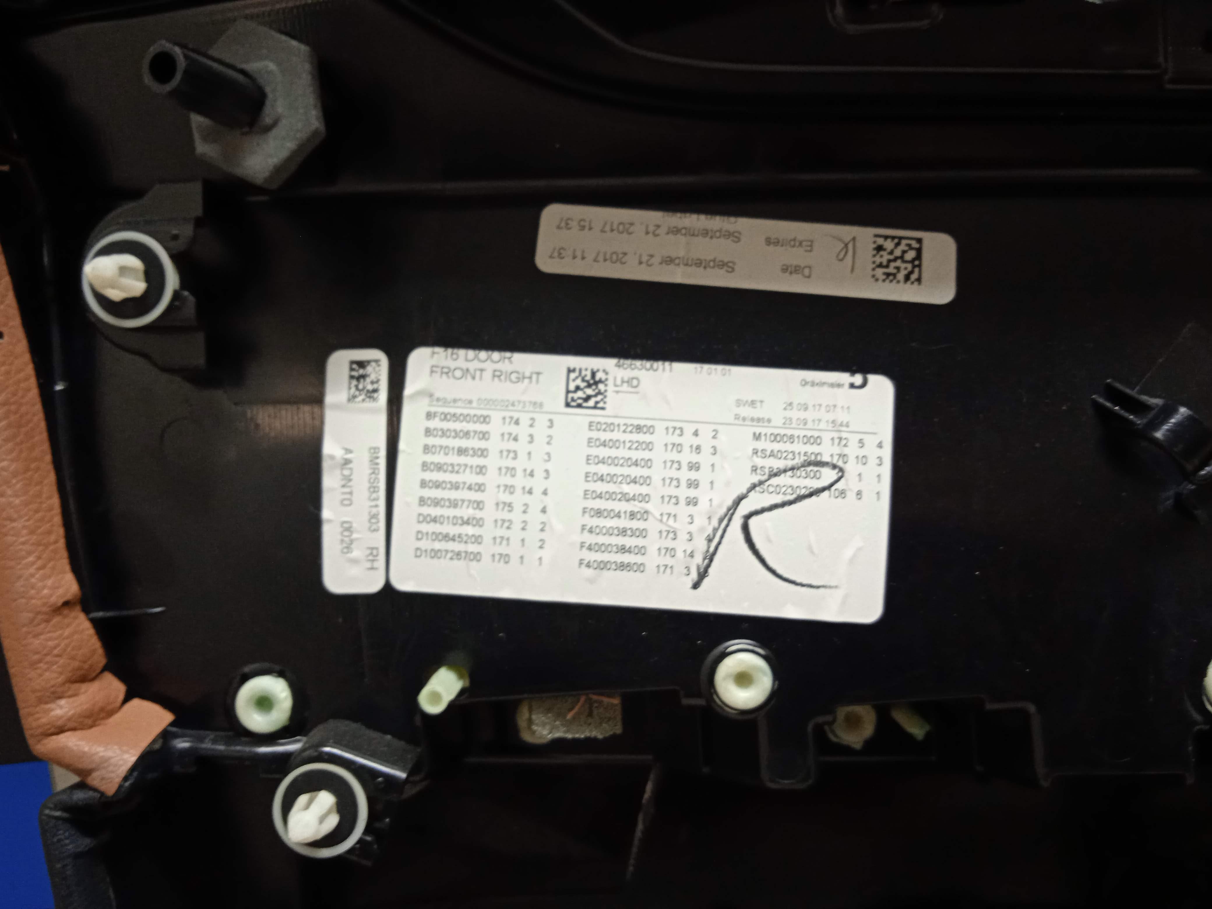 Обшивка двери передней правой для  BMW 5-serie E60/E61 2003-2009
