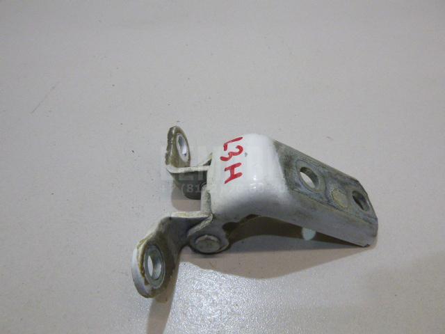 Петля двери задней левой нижняя 6878002060 Toyota