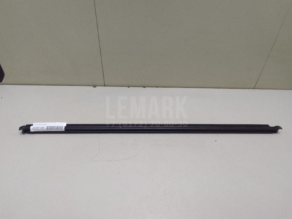 Уплотнитель двери 5G4837479B VAG