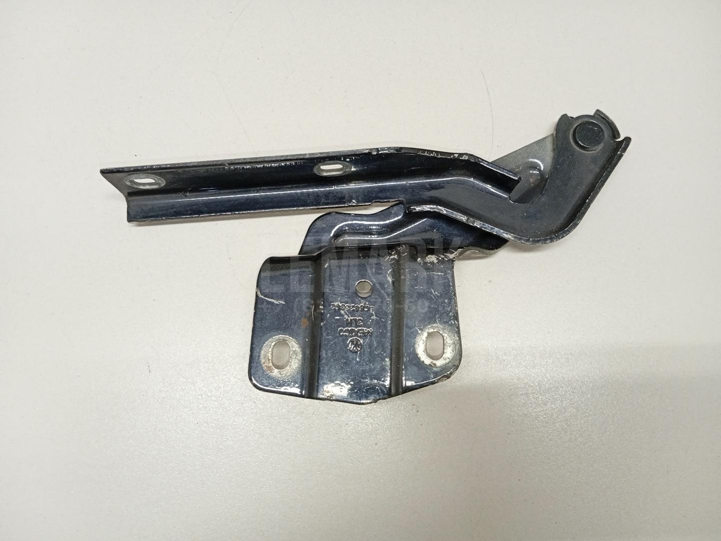 Петля капота правая 5C6823302 VAG