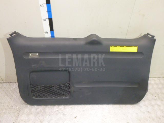 Обшивка двери багажника 677500R030B0 Toyota