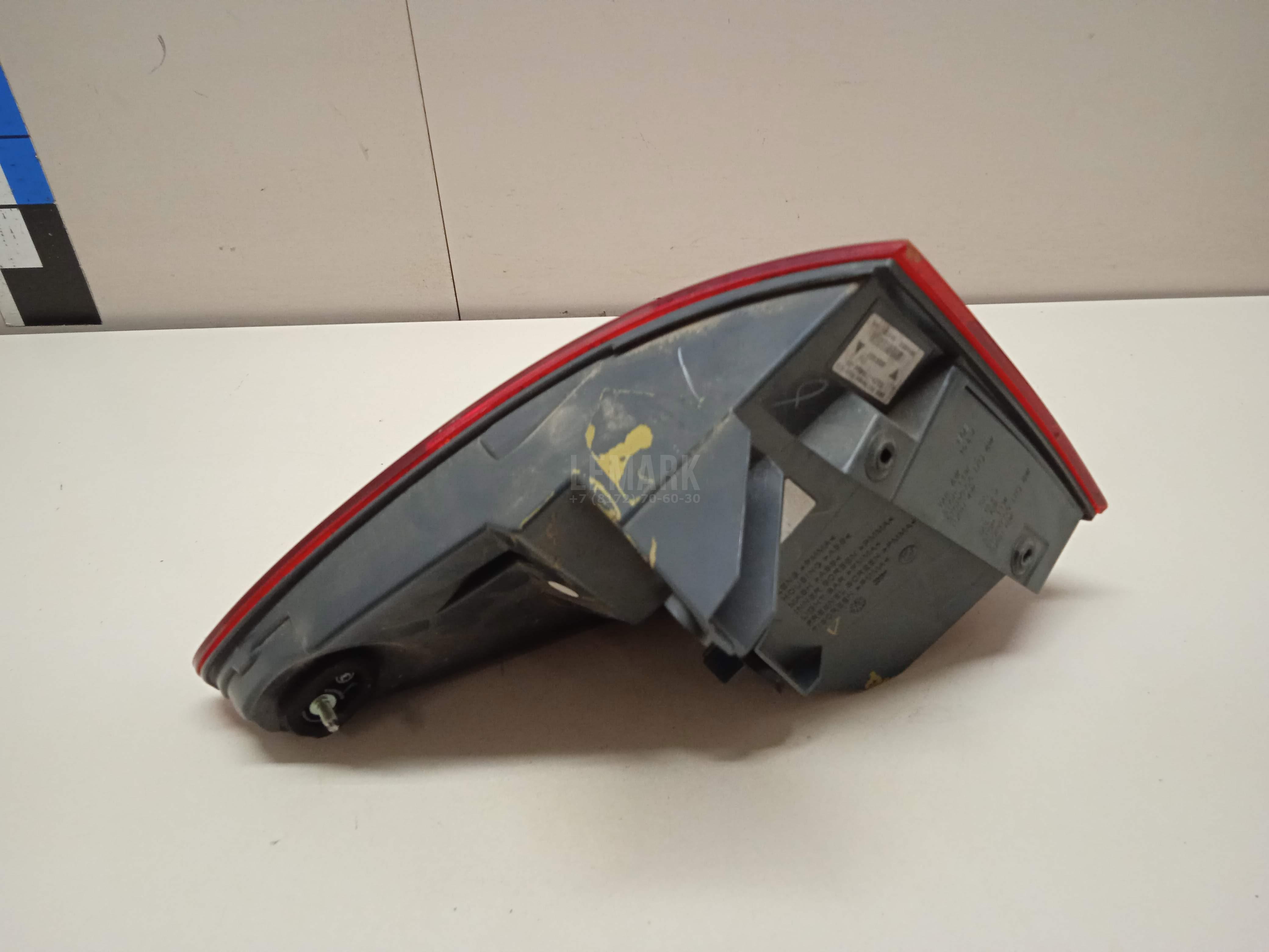 Фонарь задний наружный правый для  Audi V8 1988-1994
