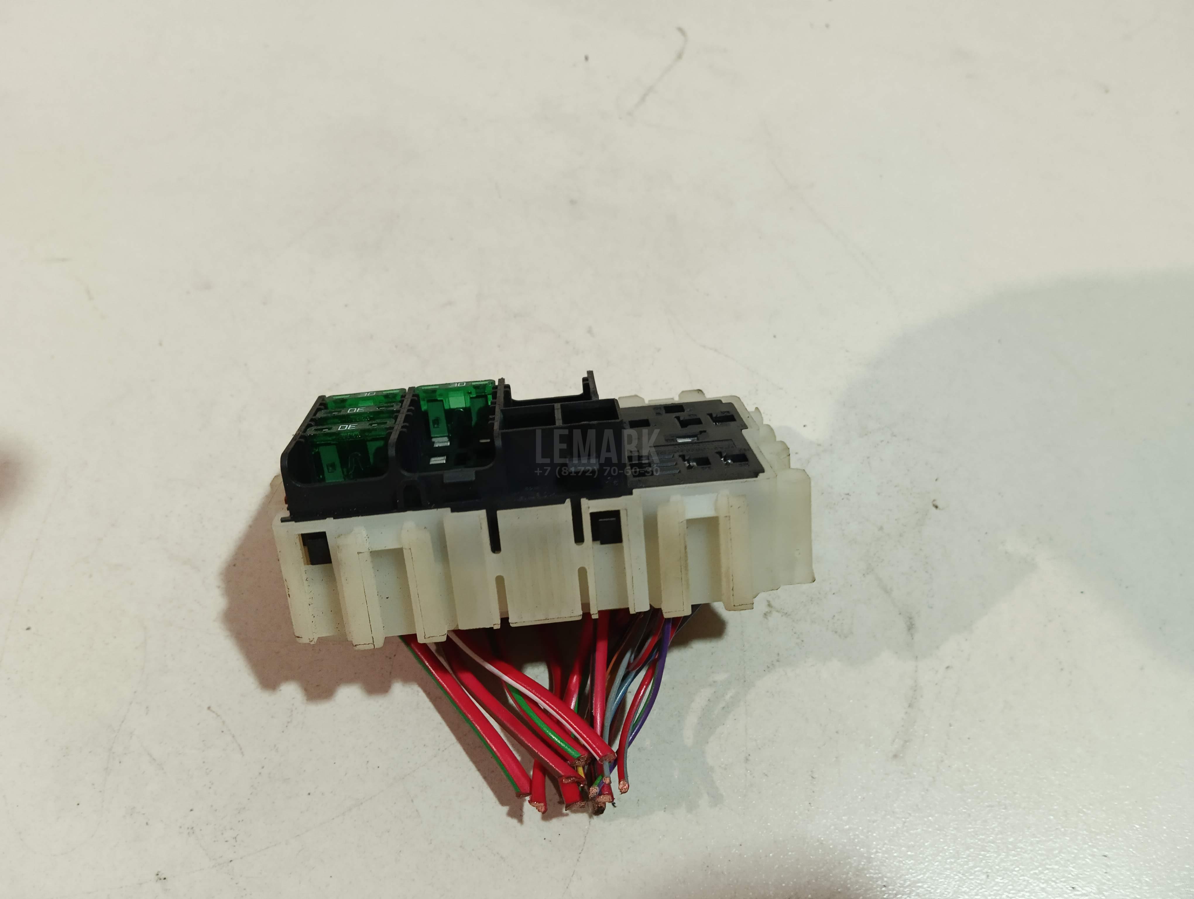 Блок предохранителей 30765336 Volvo