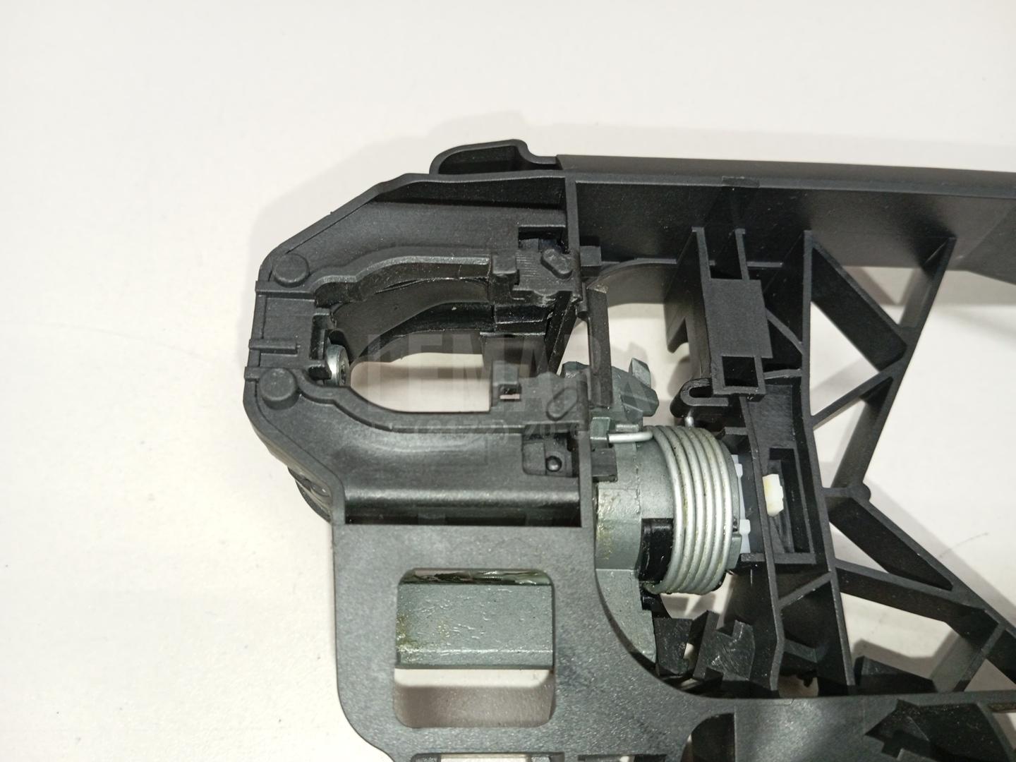 Кронштейн ручки для  BMW 3-serie E90/E91 2005-2012