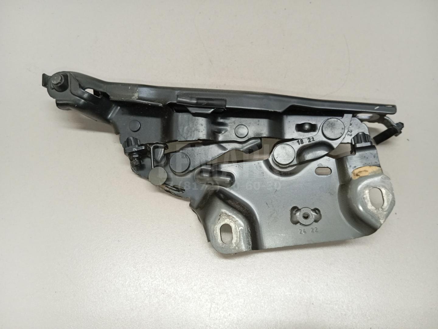 Петля капота правая для  Audi V8 1988-1994
