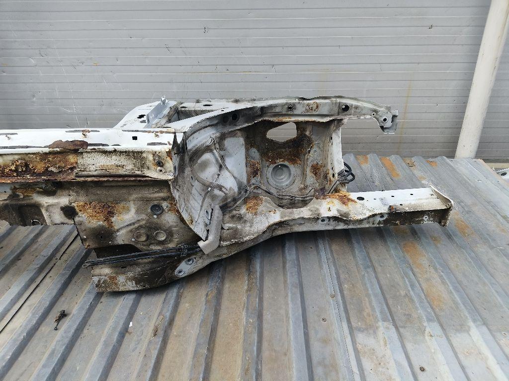 Стойка передней двери для  BMW X1 E84 2009-2015