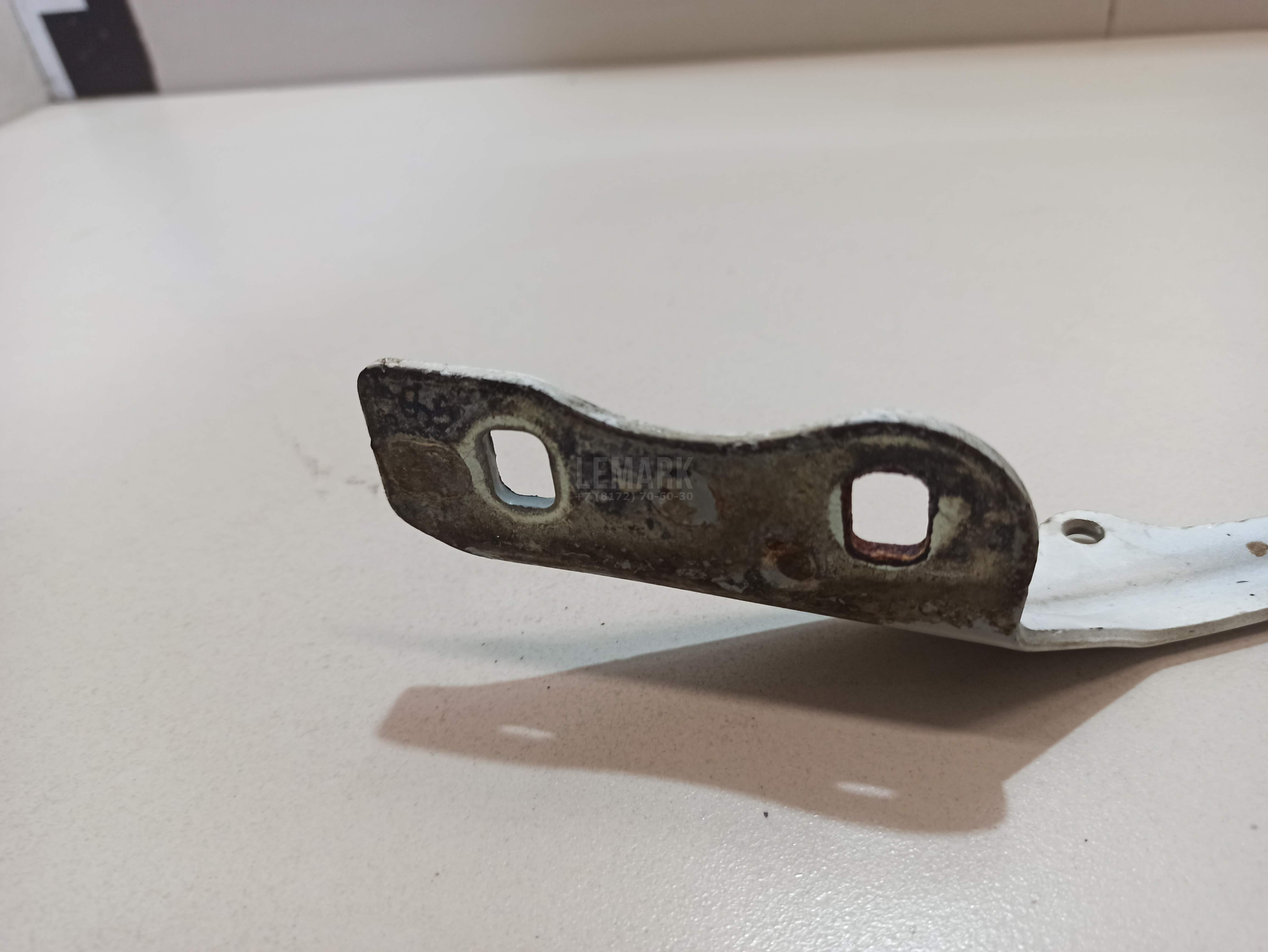 Петля капота левая для  Ford Escape EUR 2007-2009