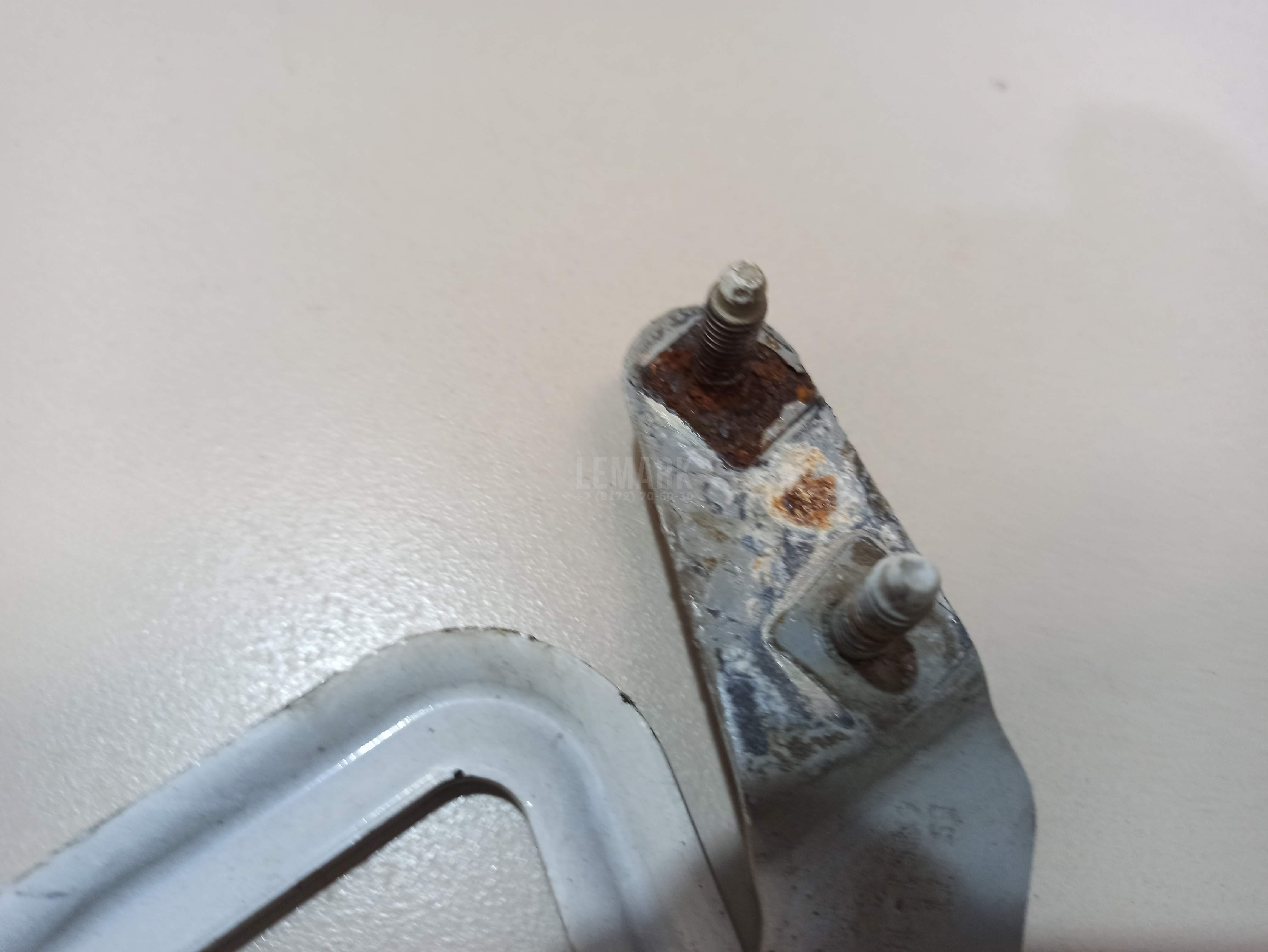 Петля капота левая для  Ford Escape EUR 2007-2009
