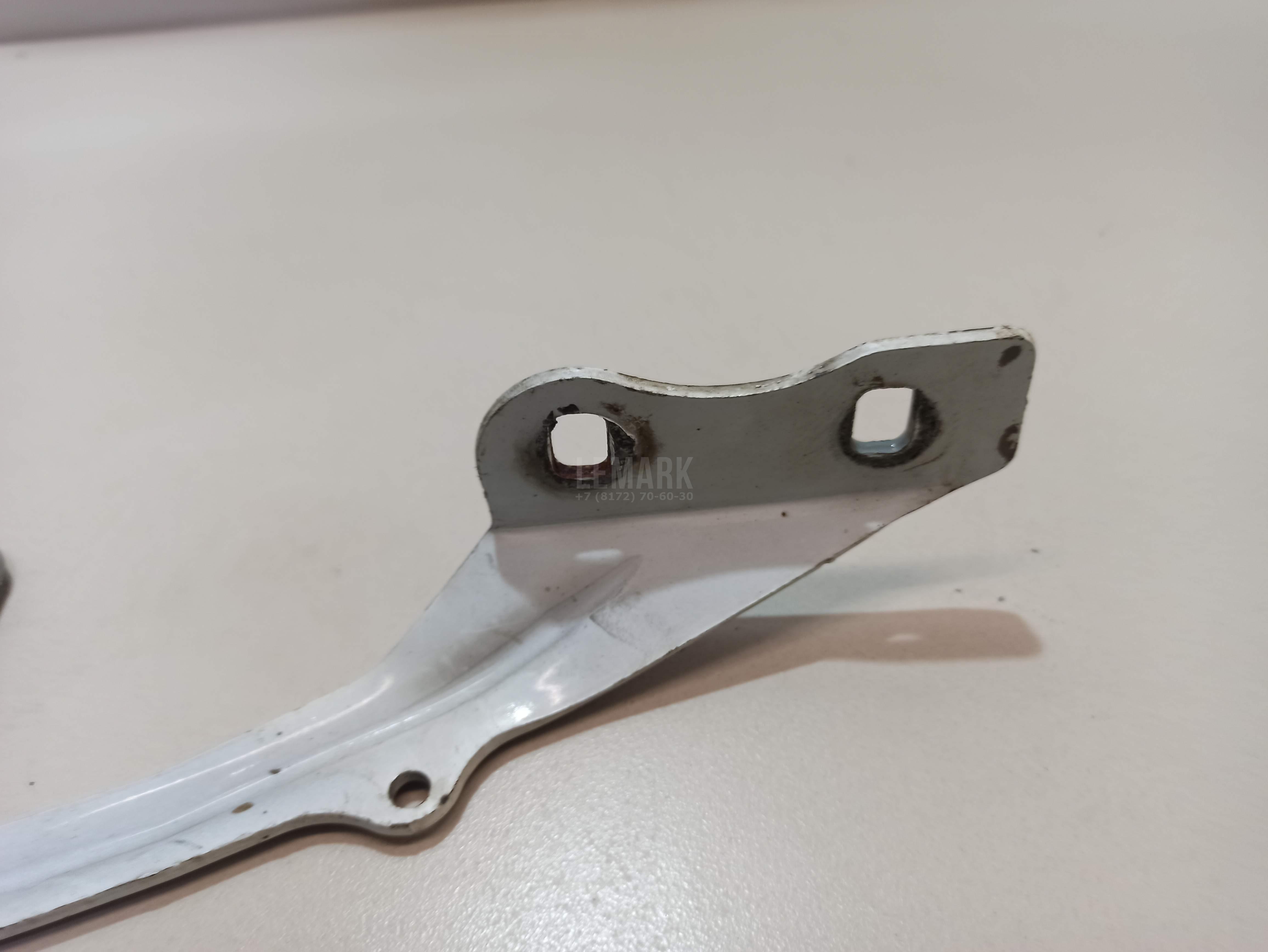 Петля капота левая для  Ford Escape EUR 2007-2009