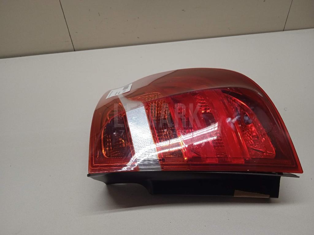Фонарь задний наружный правый для  Alfa Romeo 147 2001-2010