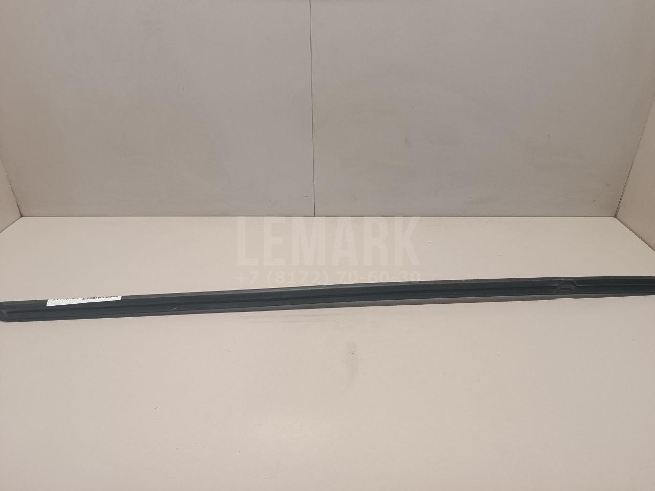 Накладка стекла переднего правого 3G0837476EVNH VAG