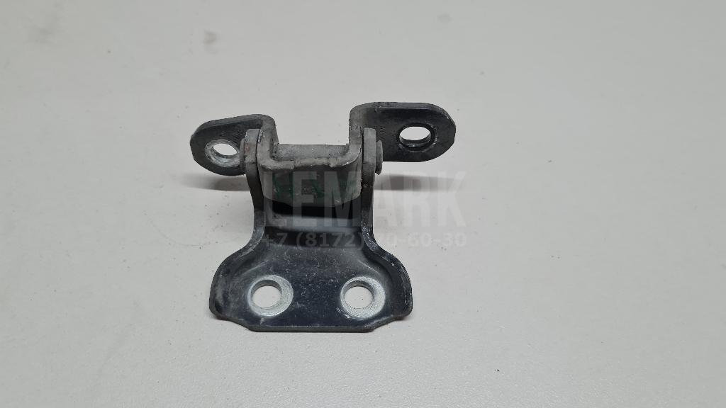 Петля двери передней правой нижняя 6873033021 Toyota