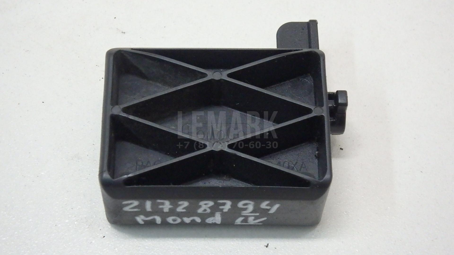 Крепеж решетки радиатора 1457649 Ford