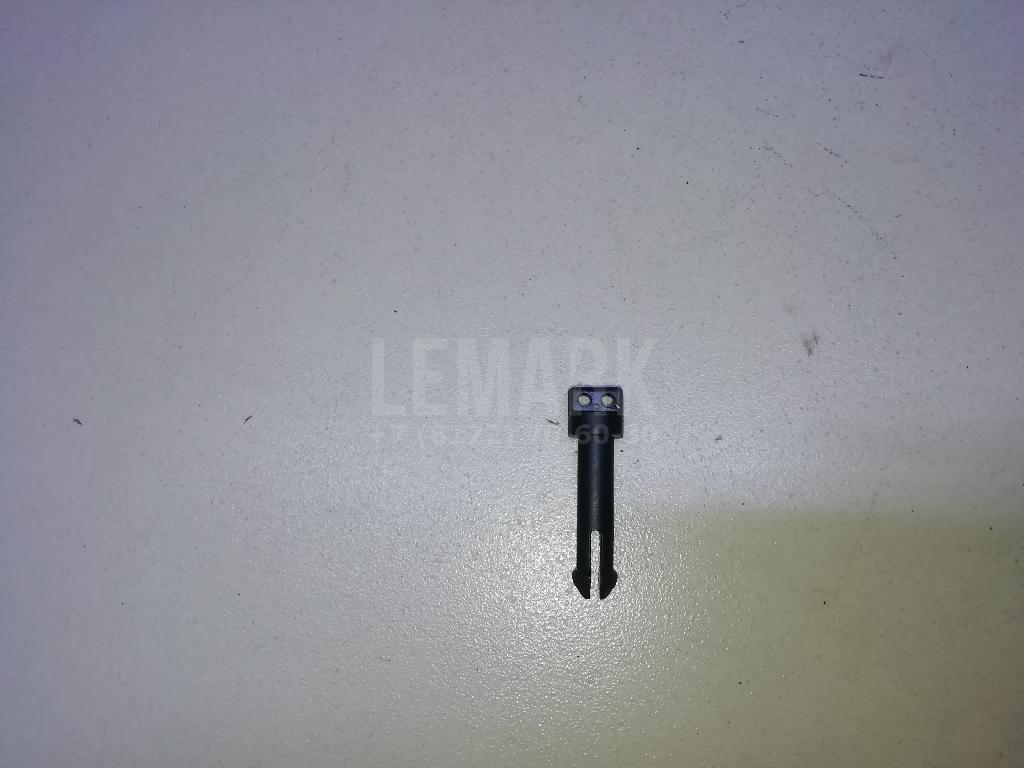 Петля бардачка 5J0858745 VAG