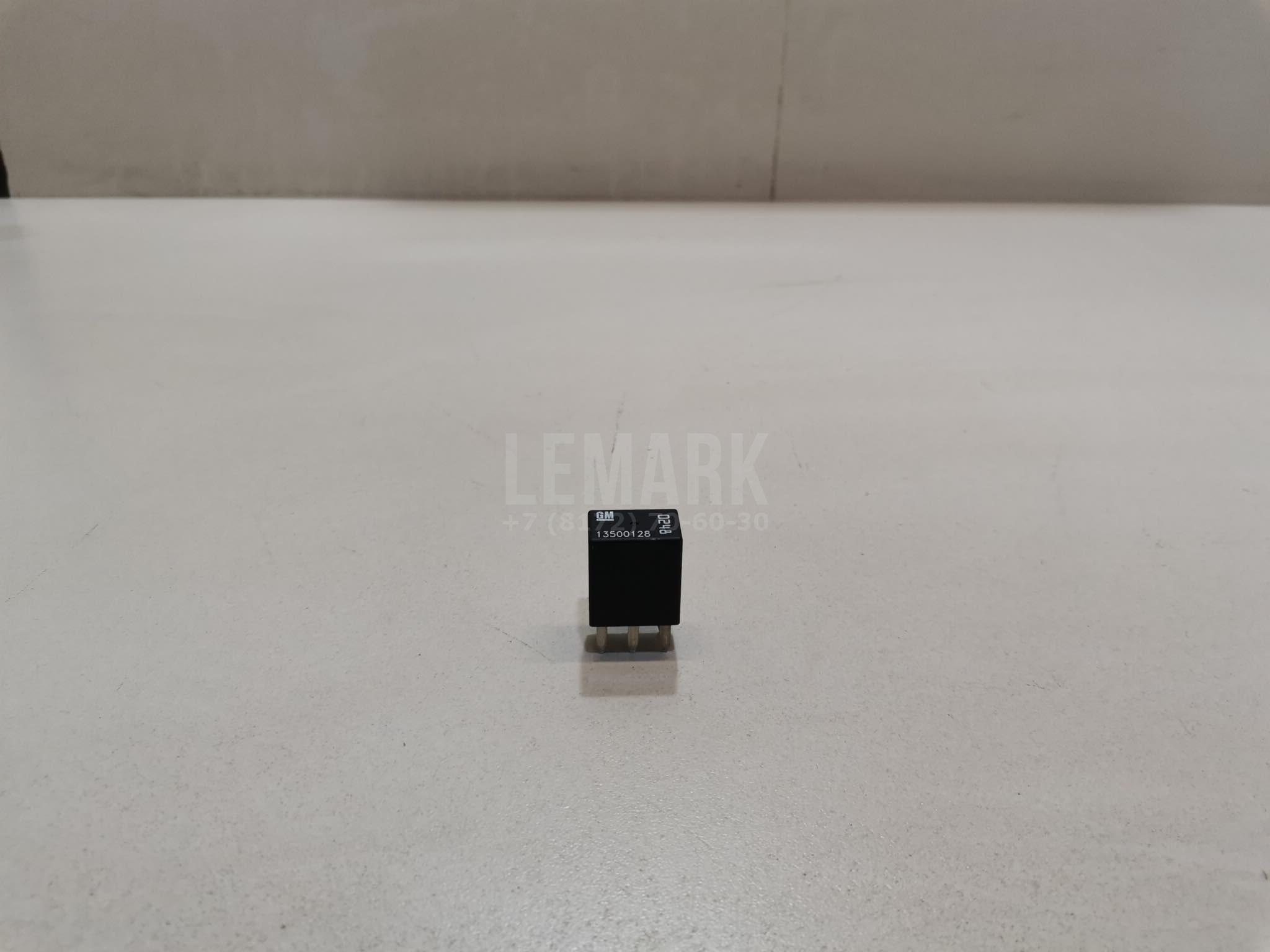 Реле 13500128 GM