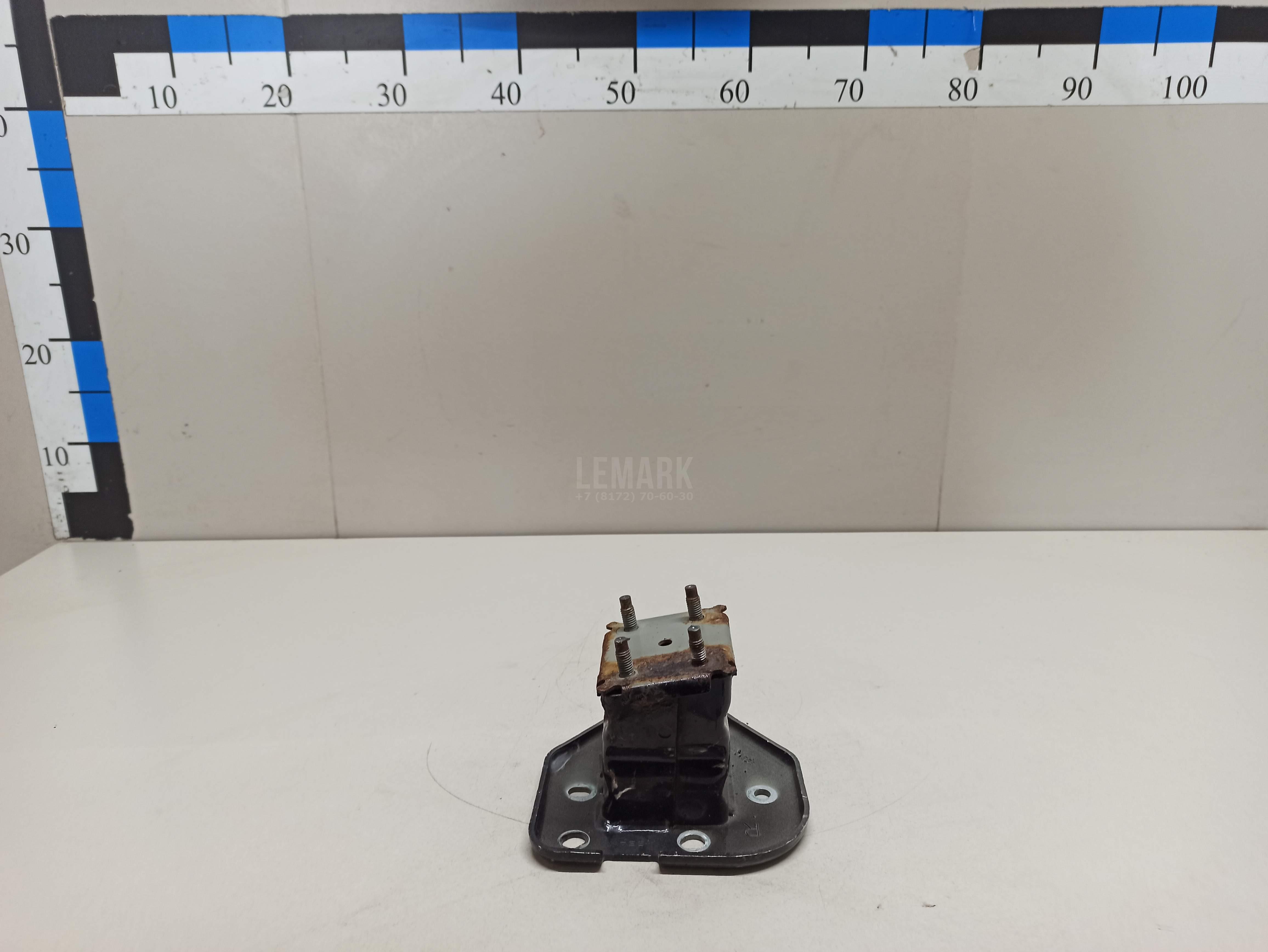 Кронштейн усилителя заднего бампера правый H52104EAMA Nissan