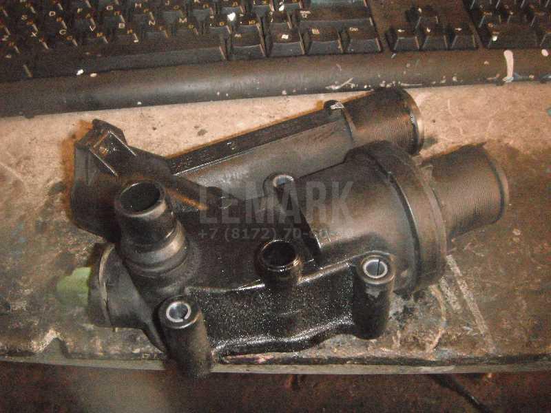 Корпус термостата LR001312 Land Rover