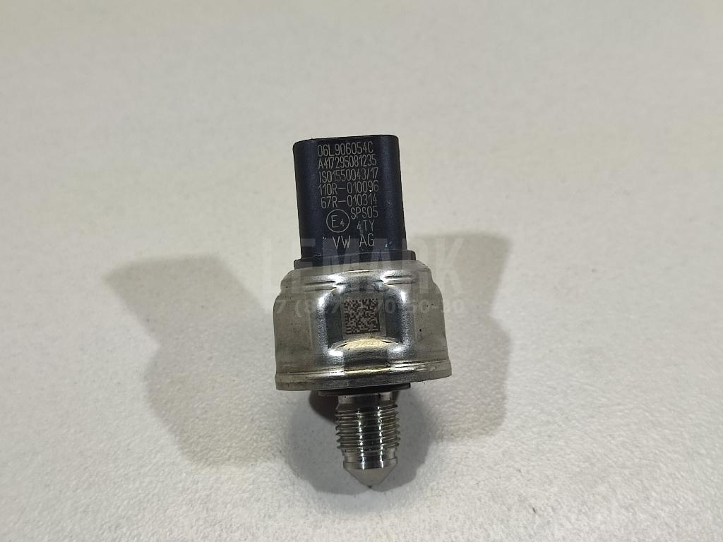 Датчик давления топлива 06L906054C VAG