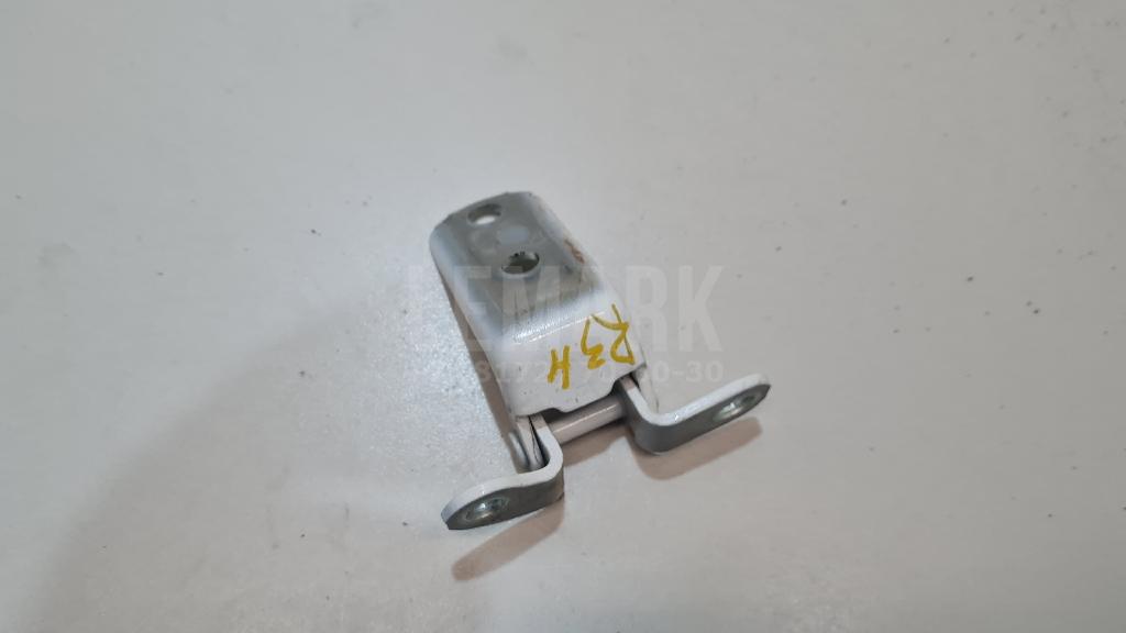Петля двери задней правой нижняя 6877006010 Toyota