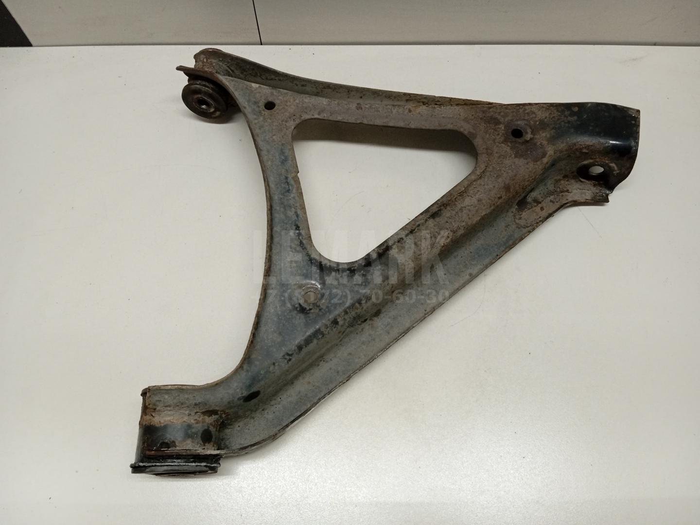 Рычаг задний нижний правый 7P0505312E VAG