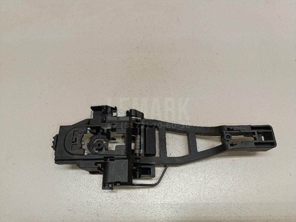 Кронштейн ручки 1747572 Ford
