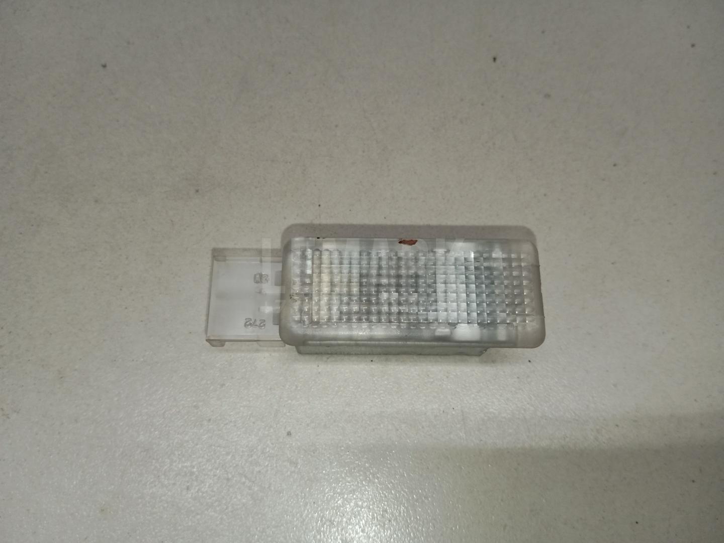 Фонарь подсветки двери 6L0947565 VAG