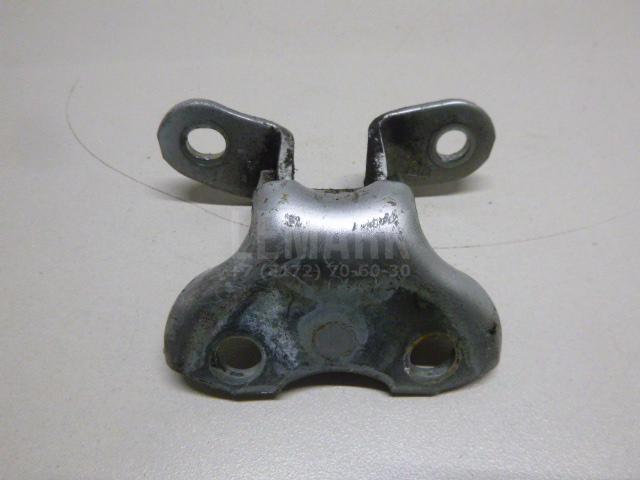 Петля двери передней правой нижняя 6873012120 Toyota
