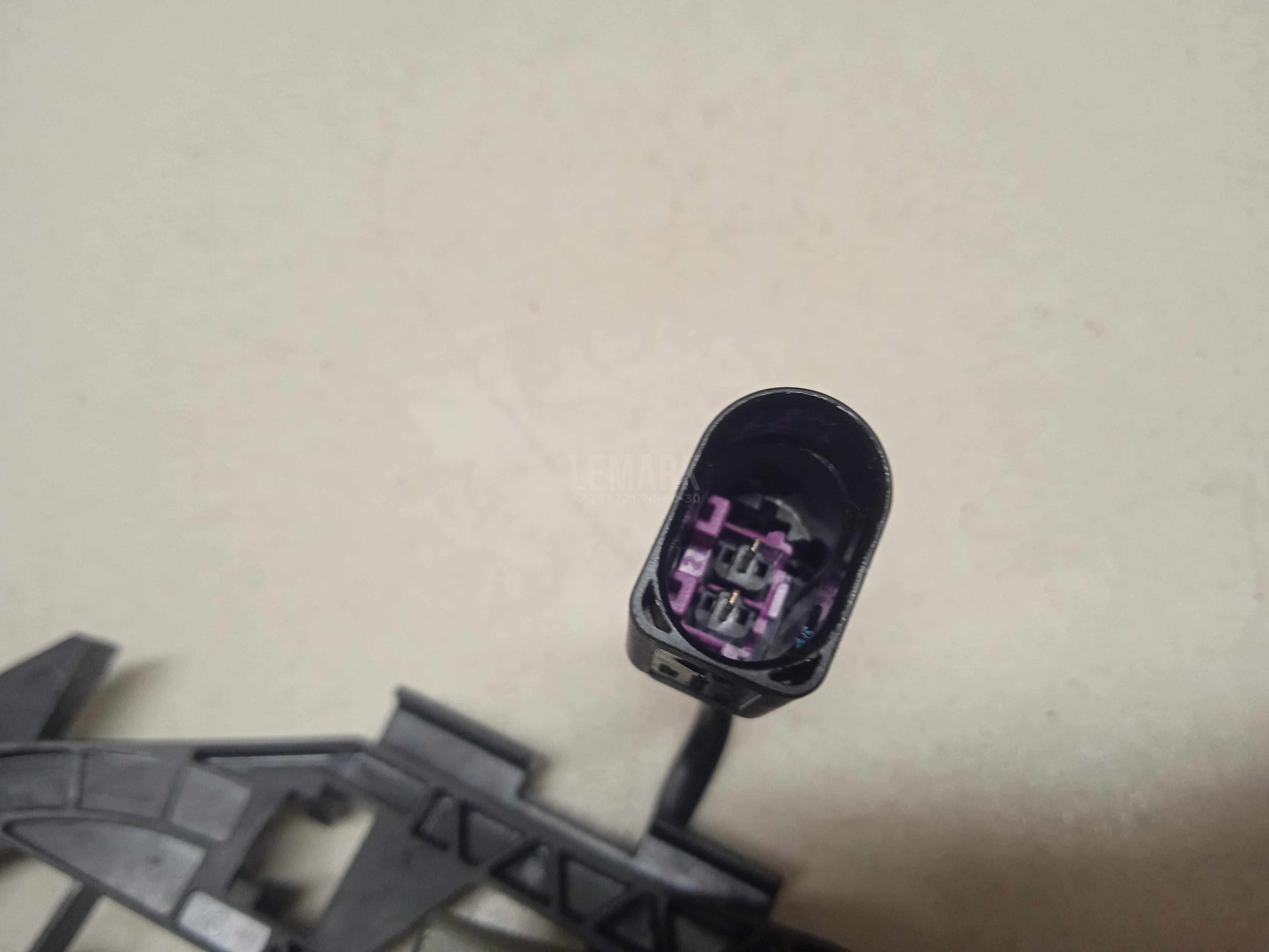 Кронштейн ручки 3C8839885 VAG