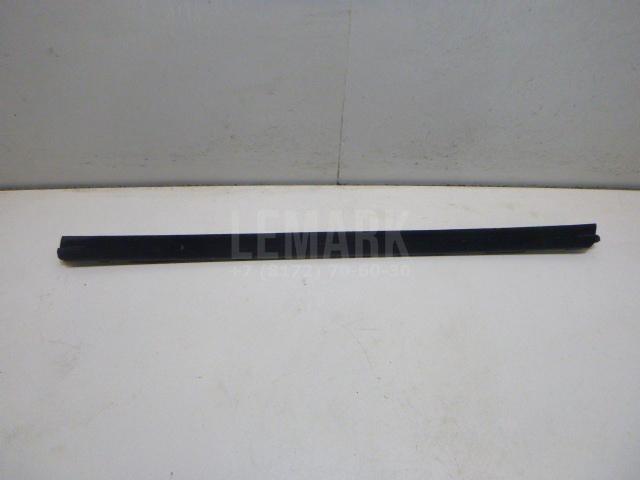 Накладка стекла заднего левого 82835JG000 Nissan
