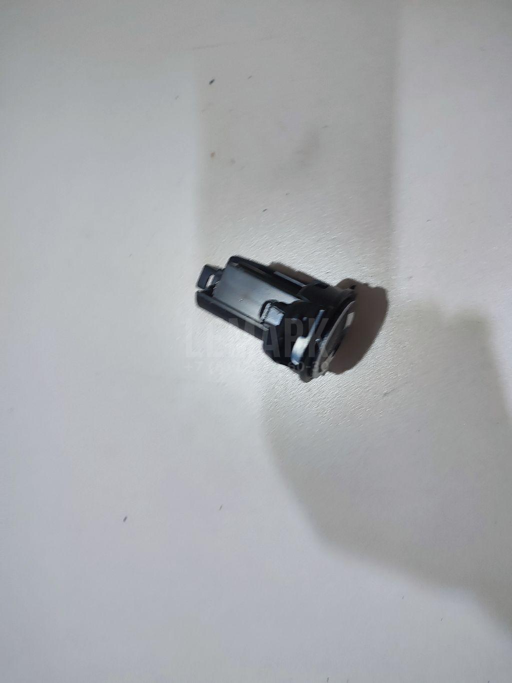 Кнопка запуска двигателя 8961142012 Toyota