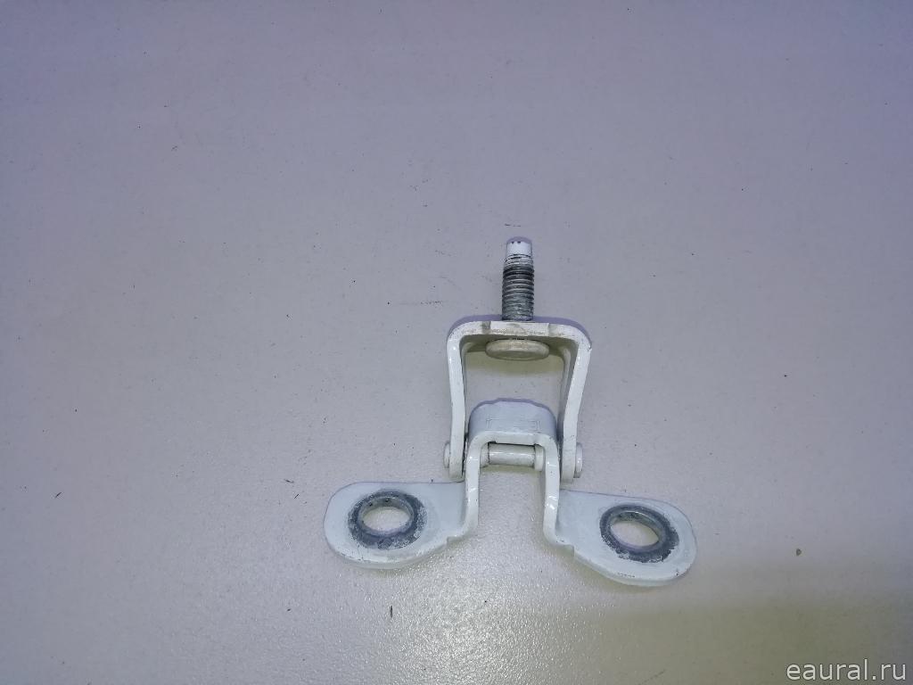 Петля двери багажника