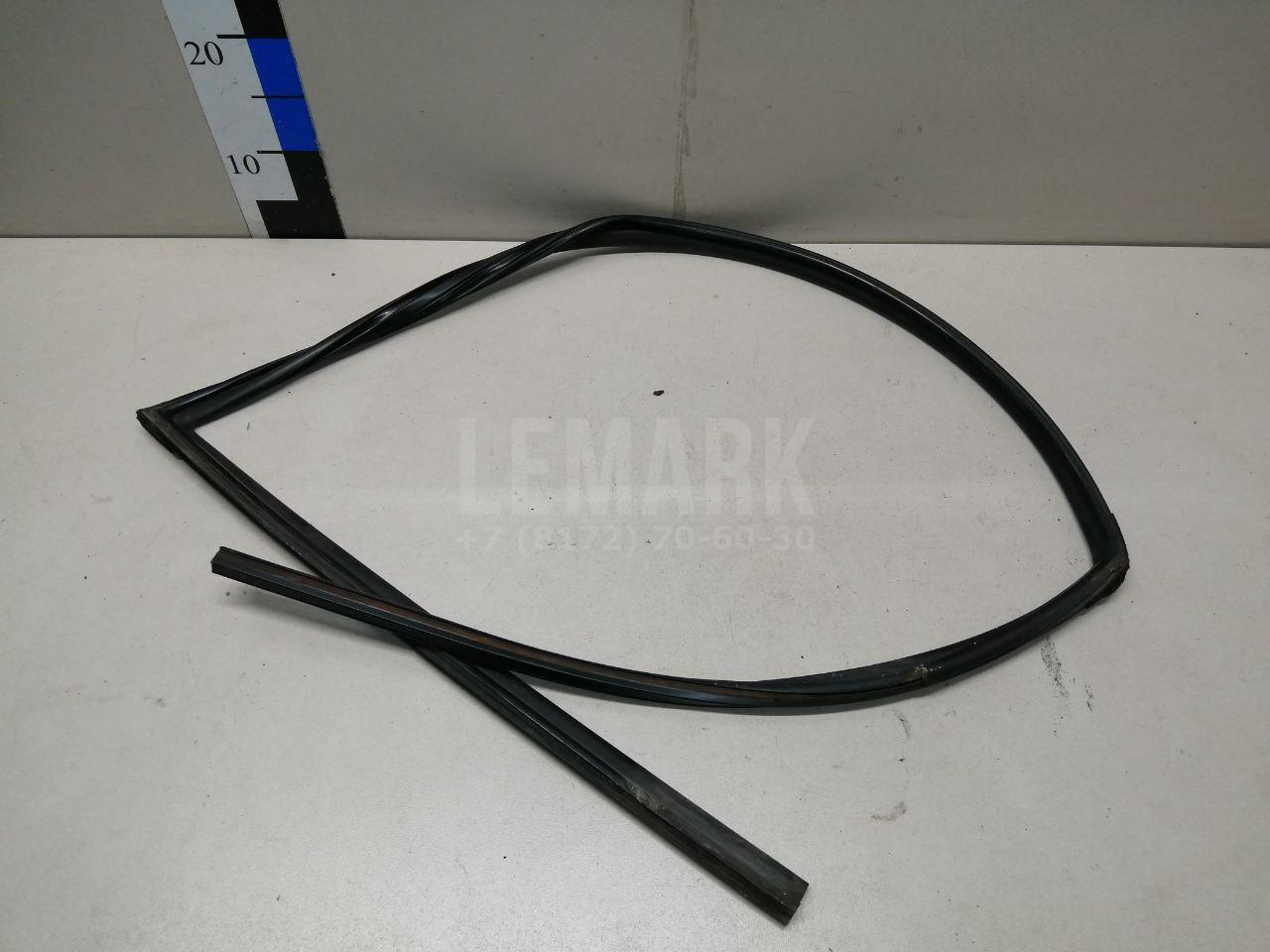 Уплотнитель стекла двери 825401H000 Hyundai-Kia