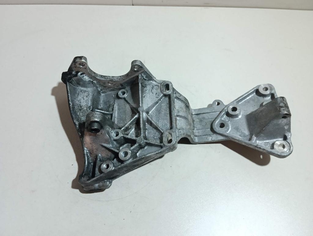 Кронштейн гидроусилителя 30731516 Volvo