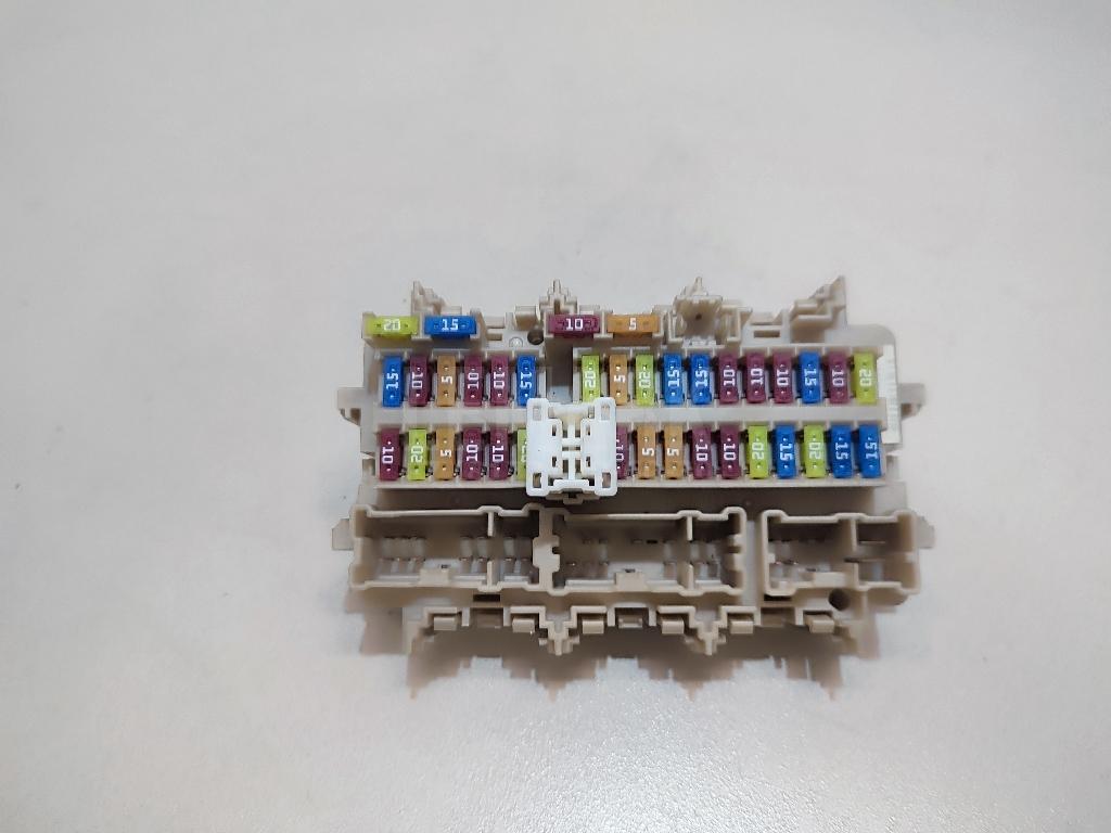 Блок предохранителей 243504EB0B Nissan