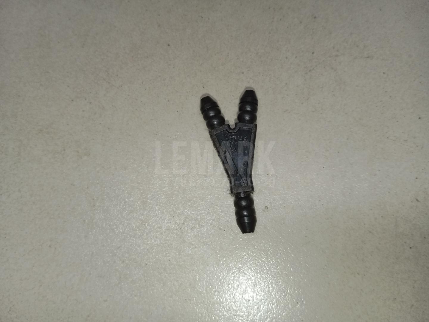 Тройник омывателя стекол 1J0955873D VAG