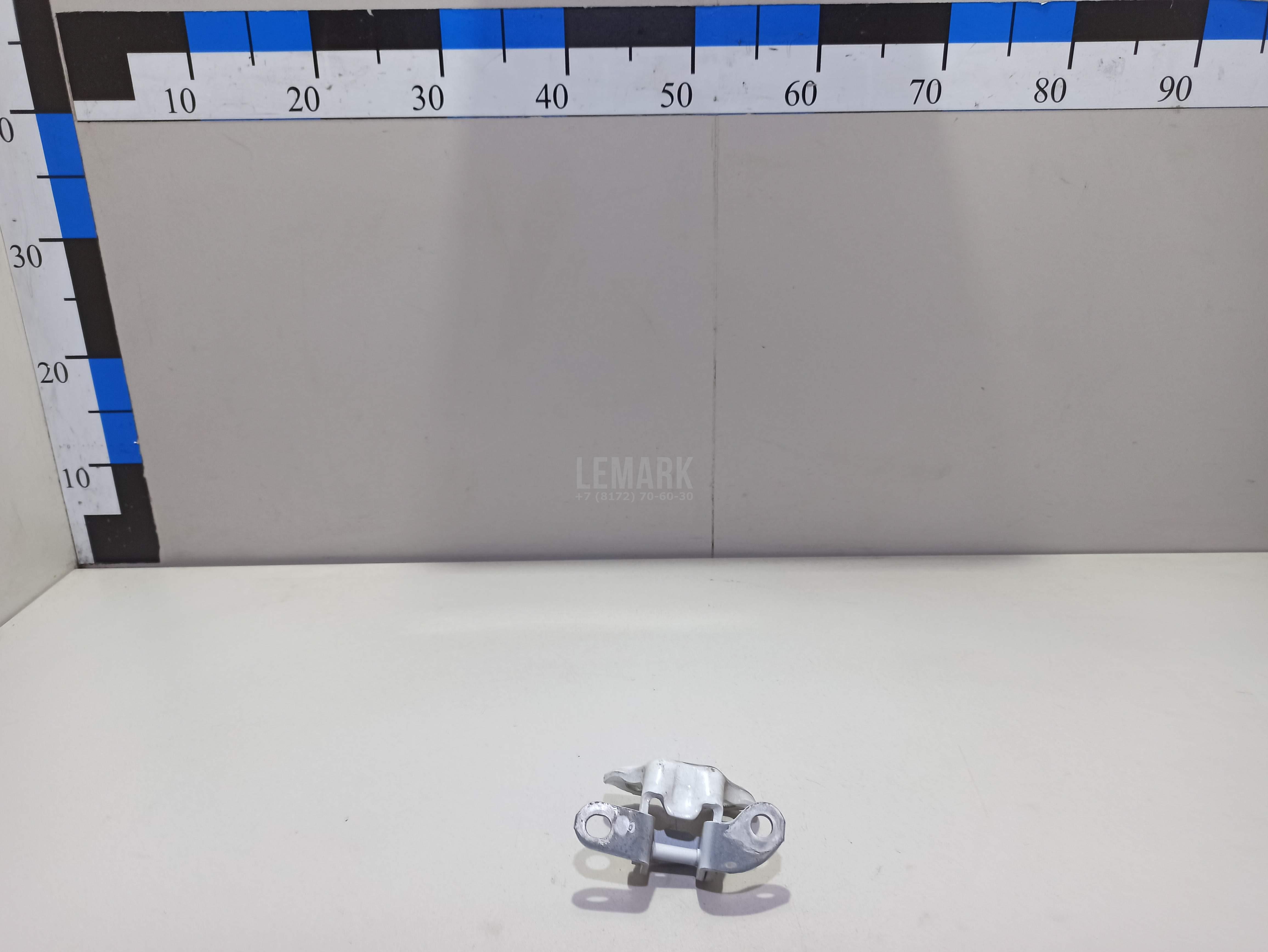 Петля двери задней правой верхняя 6875020121 Toyota