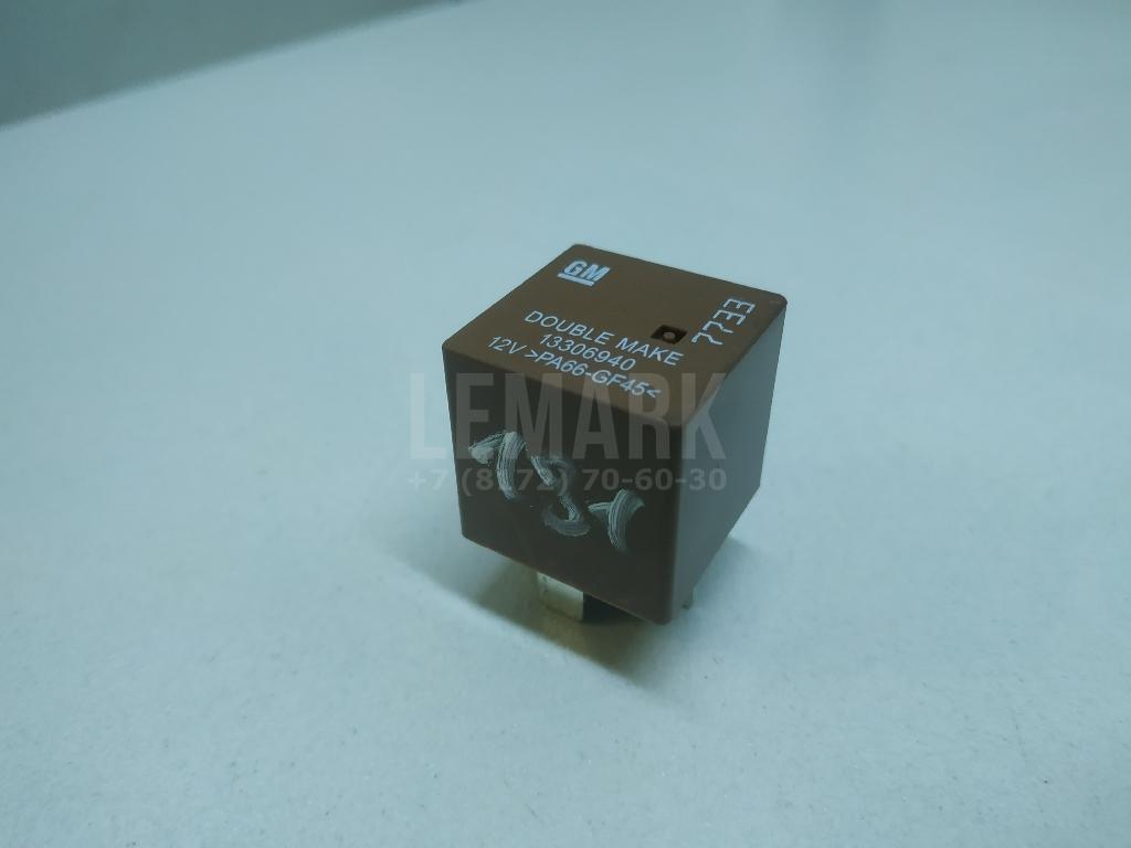 Реле 13306940 GM