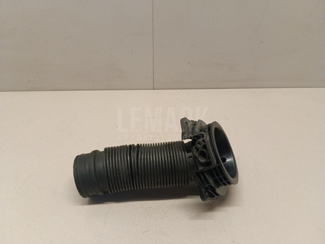Патрубок воздушного фильтра 1K0129684AJ VAG