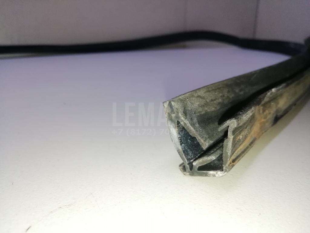 Уплотнитель стекла двери
