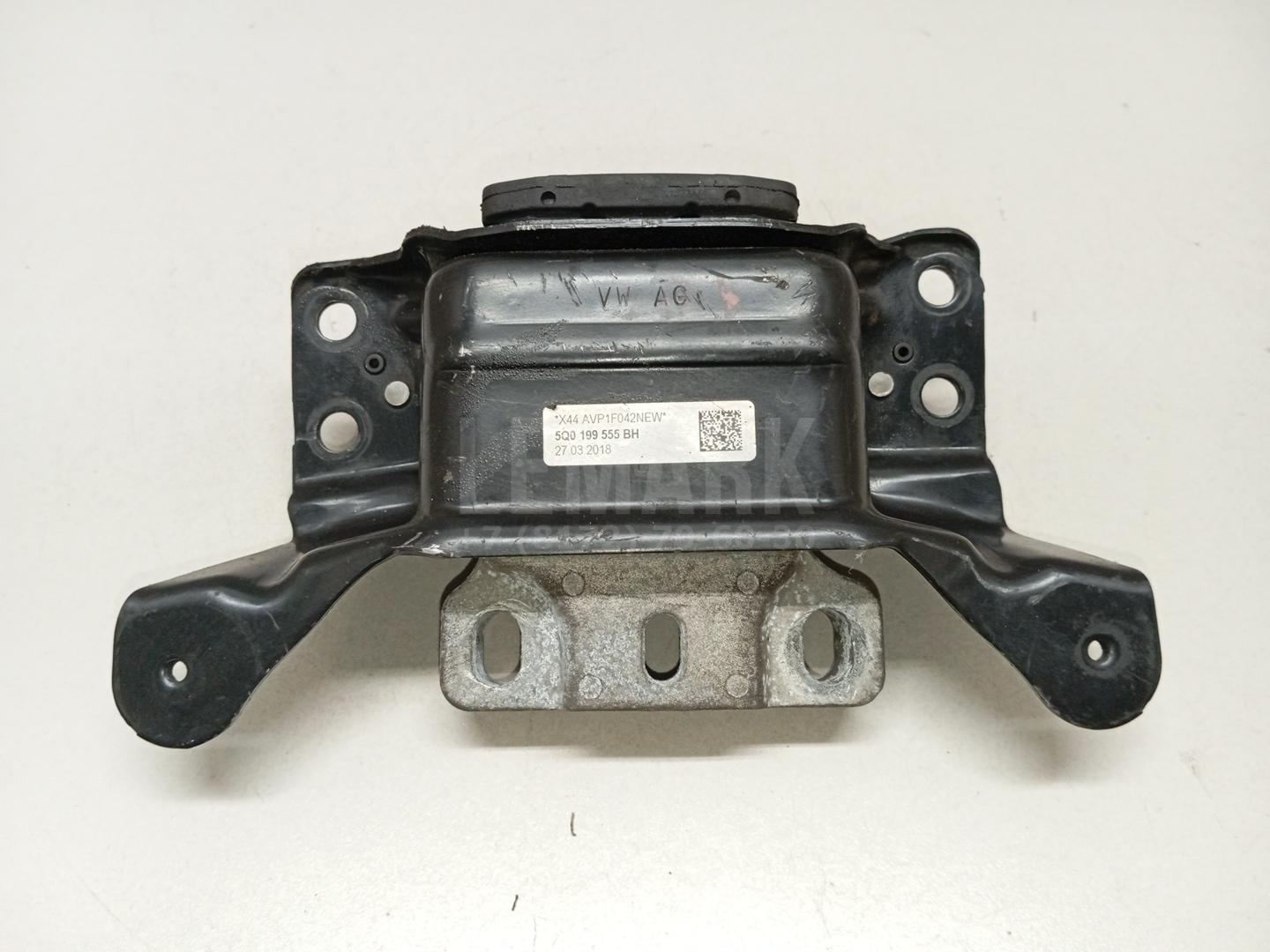 Опора КПП левая 5Q0199555BH VAG