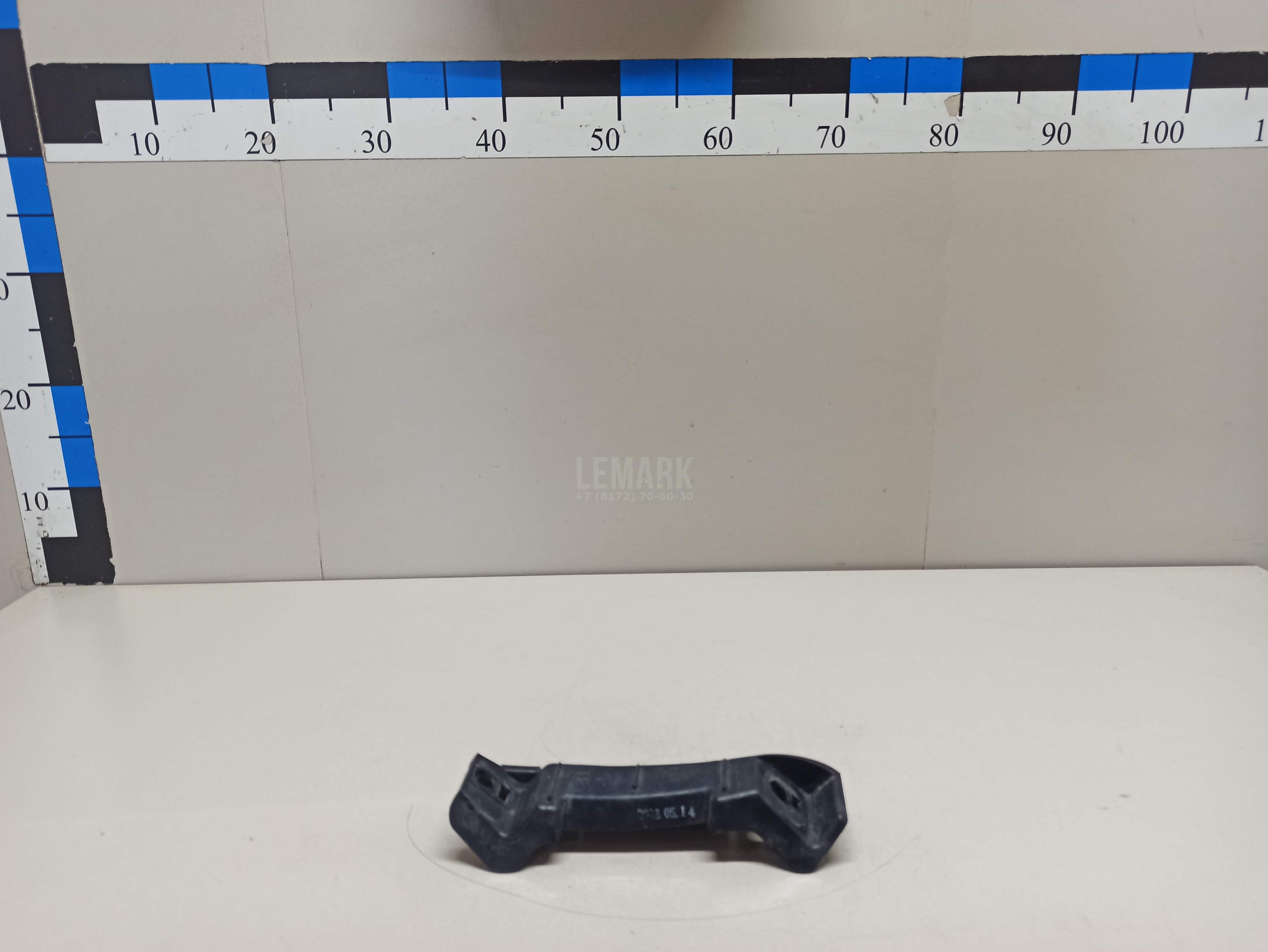 Кронштейн переднего бампера правый 865181H000 Hyundai-Kia