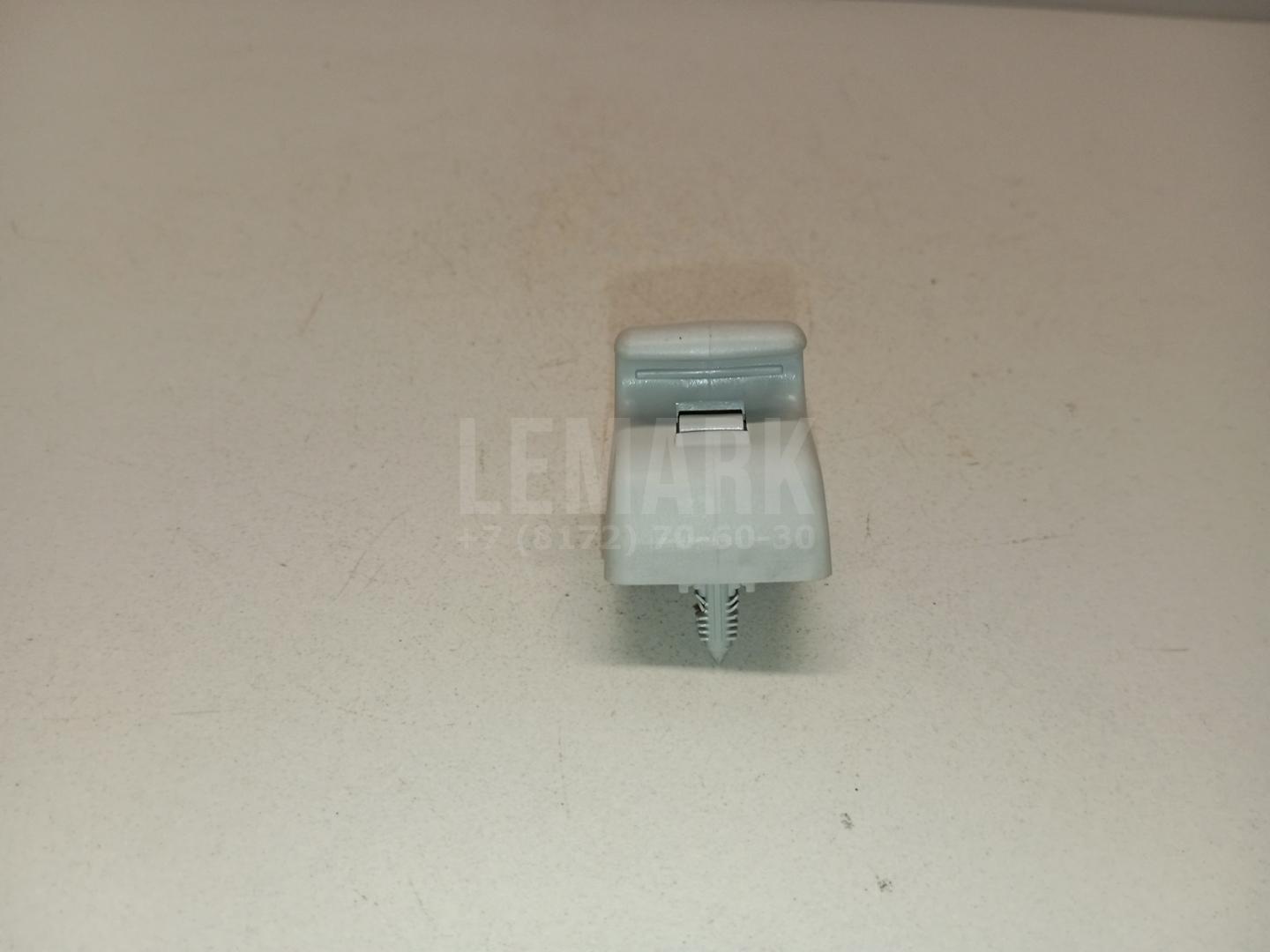 Крючок солнцезащитного козырька 8204121XKR02A Great Wall