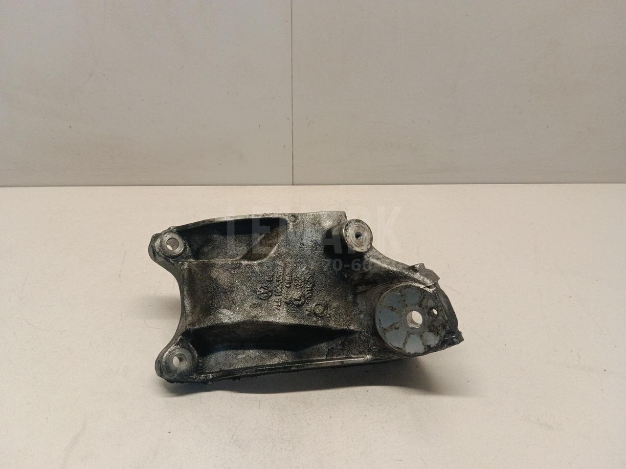 Кронштейн двигателя правый 7L8199308B VAG