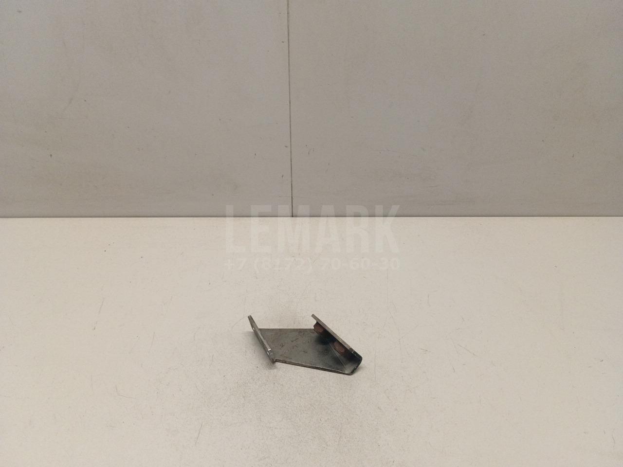 Кронштейн глушителя 7L8253047B VAG