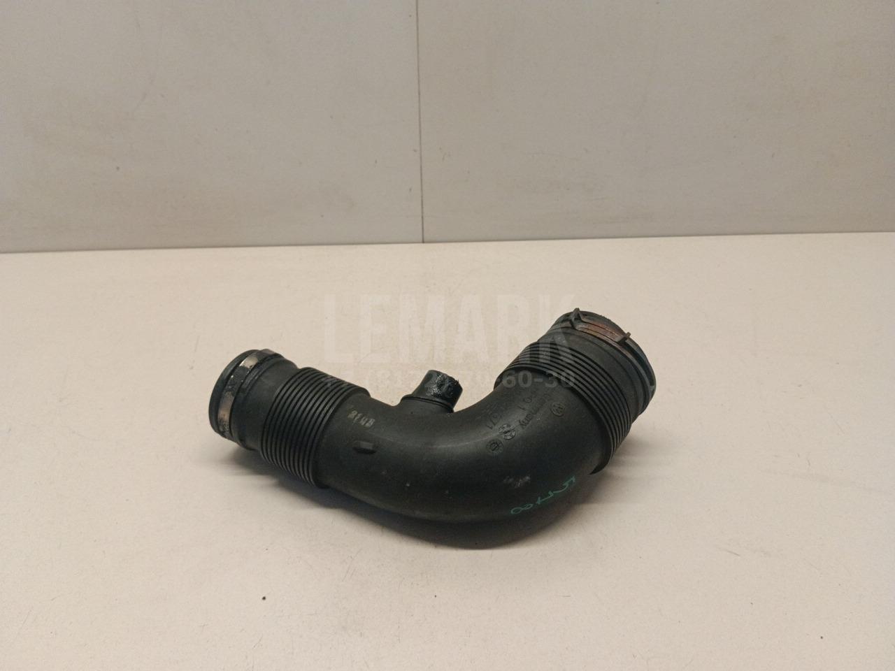 Патрубок воздушного фильтра 7P6129571 VAG