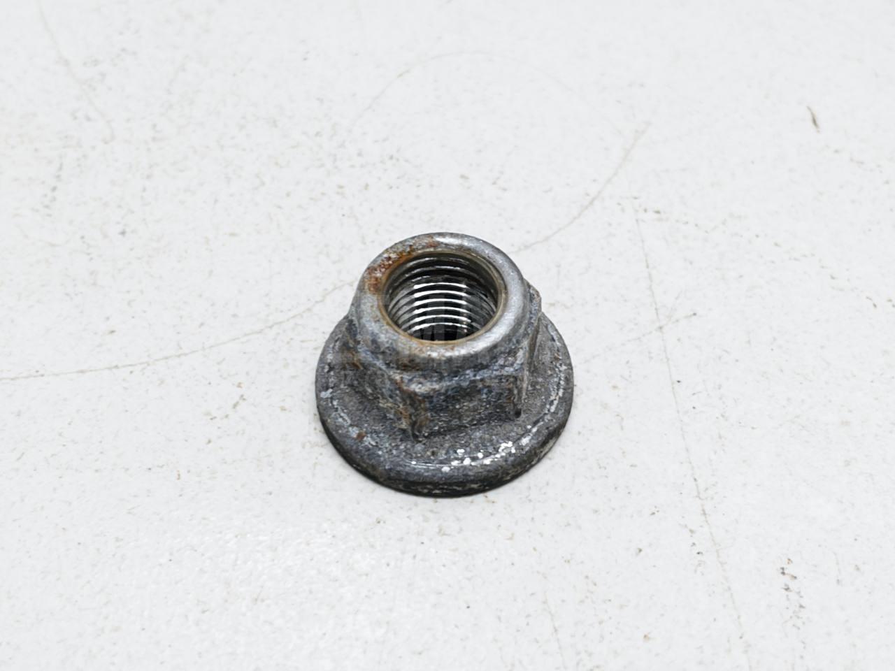 Гайка переднего амортизатора 54588JP00D Nissan
