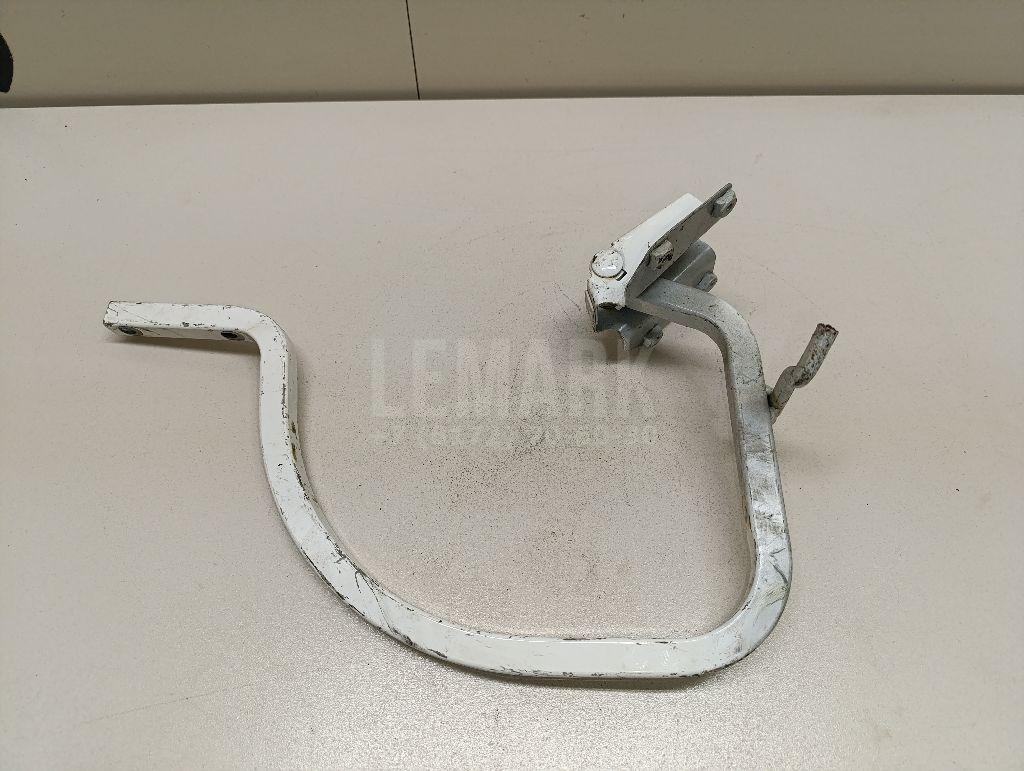 Петля крышки багажника 5C6827302B VAG